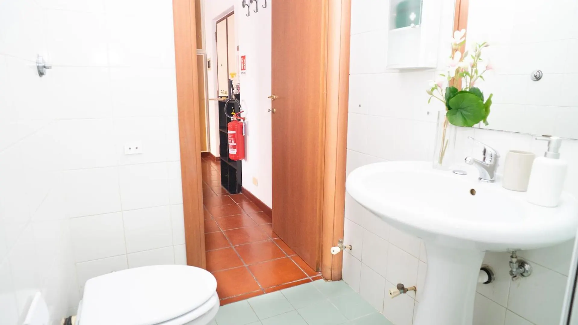 Modern And Central One-Bedroom, 10 Min From Colosseum 0*, Rome Italy