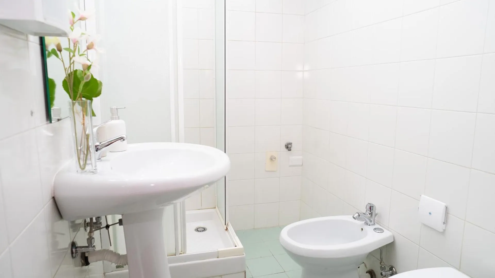Modern And Central One-Bedroom, 10 Min From Colosseum Italy