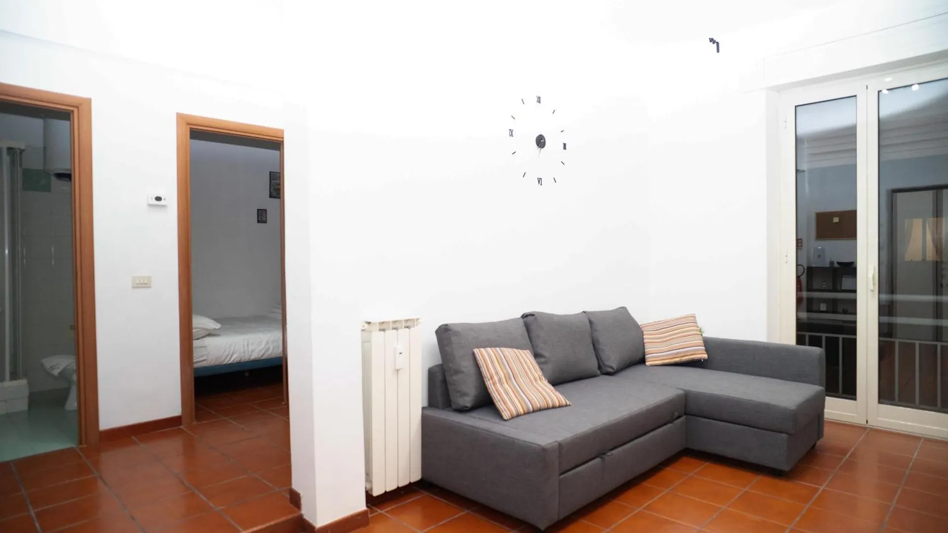 Modern And Central One-Bedroom, 10 Min From Colosseum 0*, Rome Italy